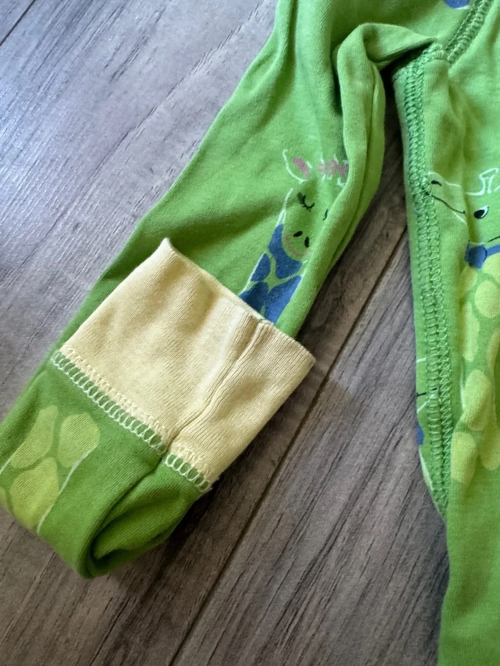 The Beaufort Bonnet Company Green Giraffe Pajama Set 3t
